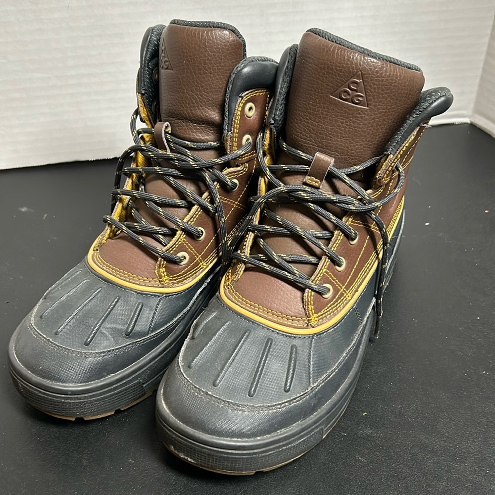 Nike woodside boot youth